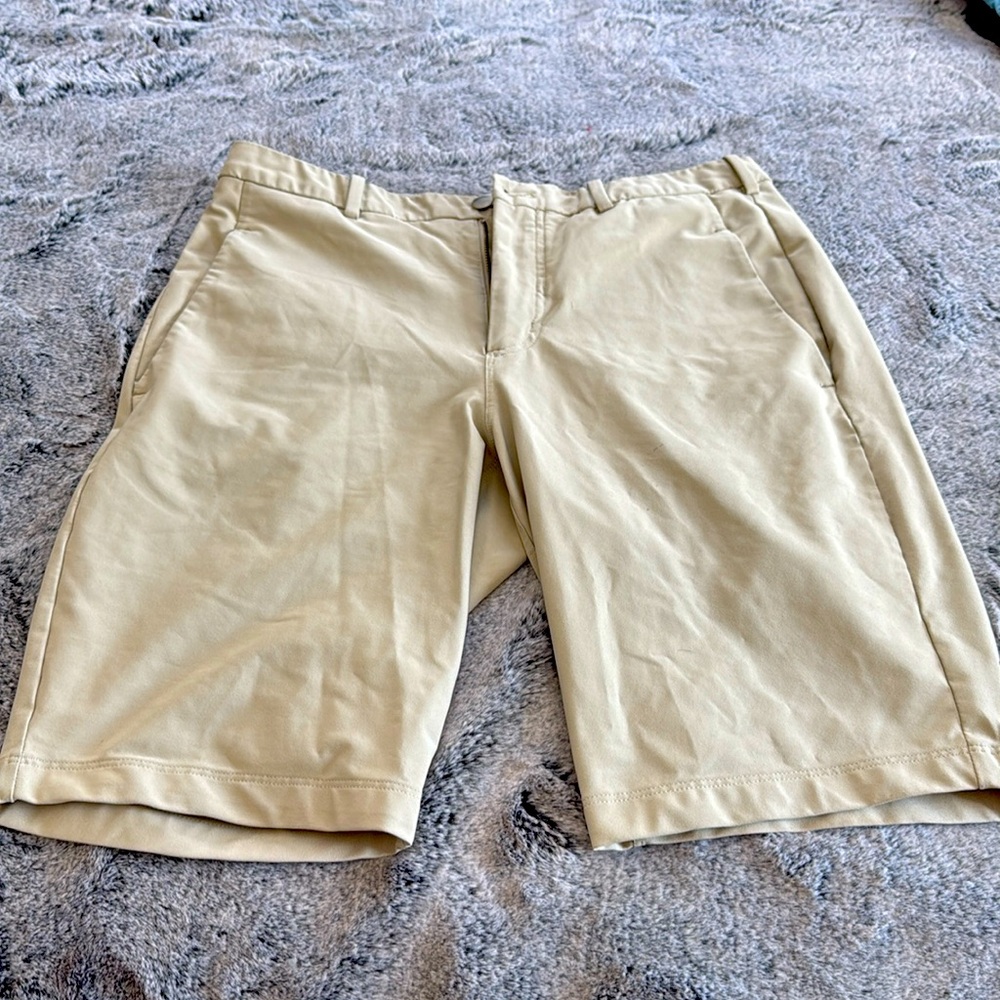 Men’s Lulu every day khaki short